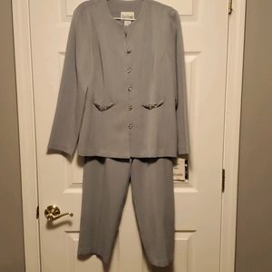 Kari's Korner 2-piece Pantsuit
